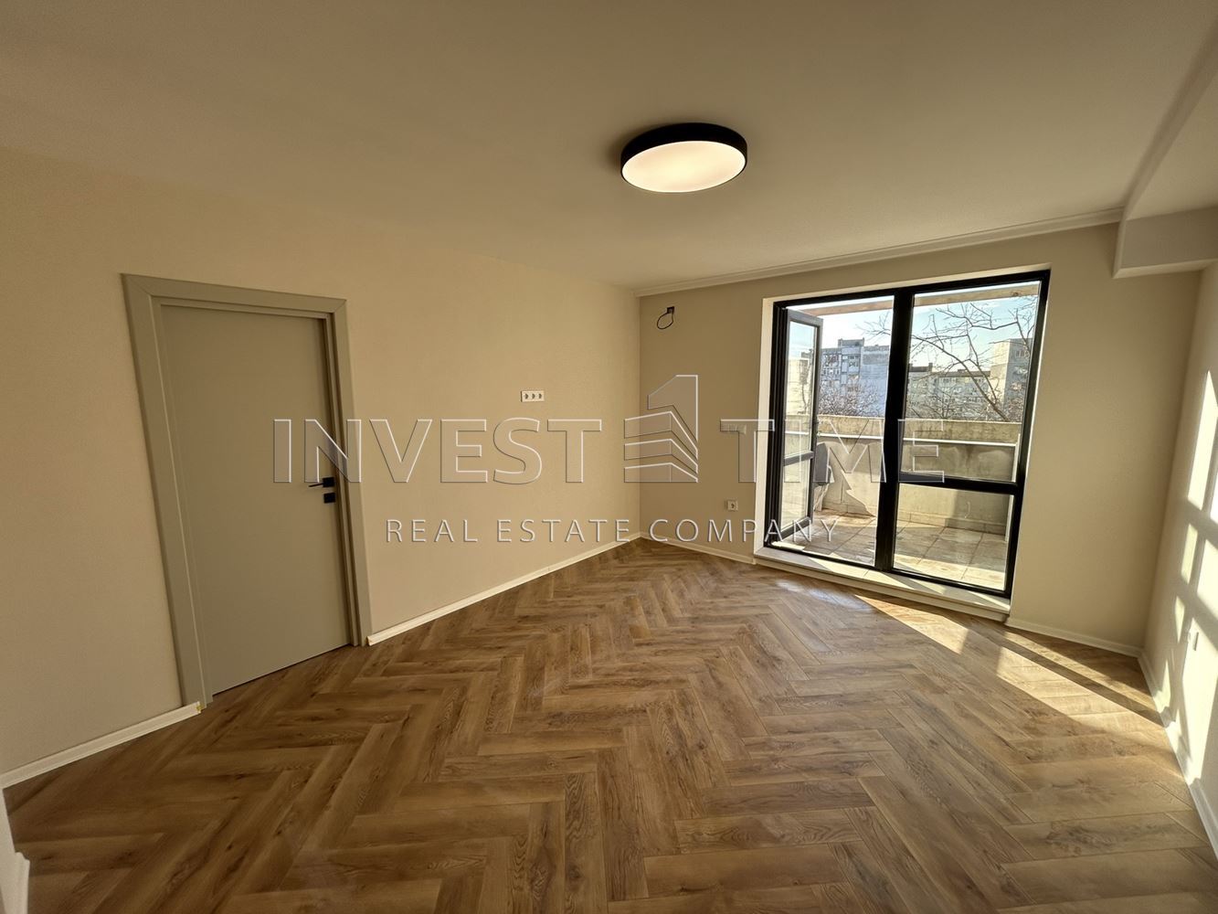 Тристаен апартамен завършен „ДО КЛЮЧ“ в кв. Възраждане - Агенция за недвижими имоти Варна - Invest Time, имот 3