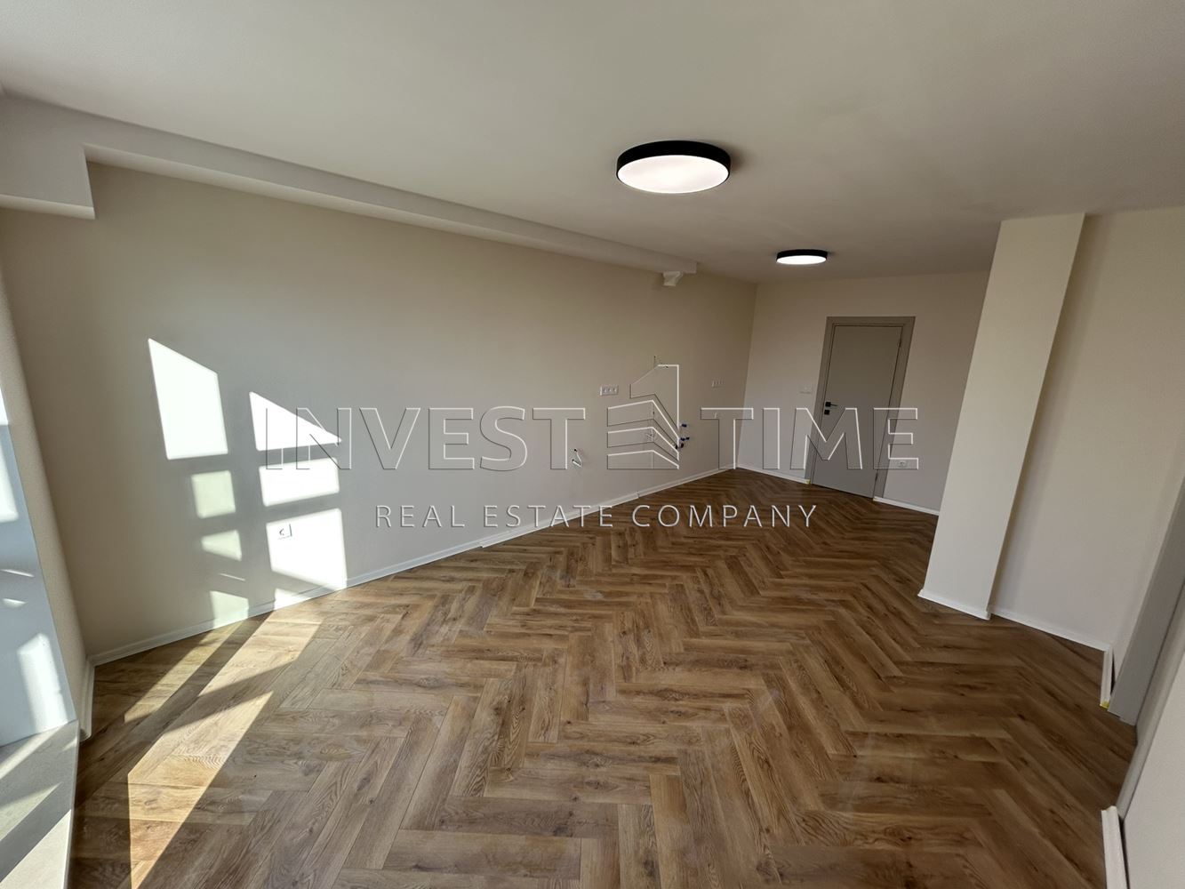 Тристаен апартамен завършен „ДО КЛЮЧ“ в кв. Възраждане - Агенция за недвижими имоти Варна - Invest Time, имот 2