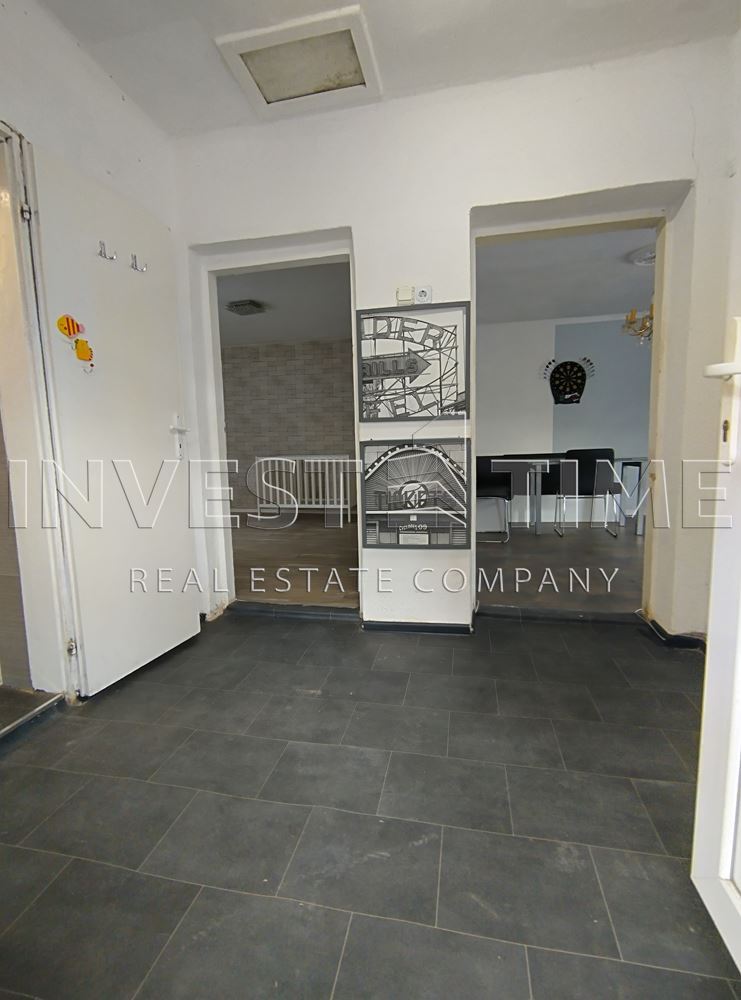 Самостоятелен двор! Малка къщичка с гараж, до Поликлиника Христо Ботев! - Агенция за недвижими имоти Варна - Invest Time